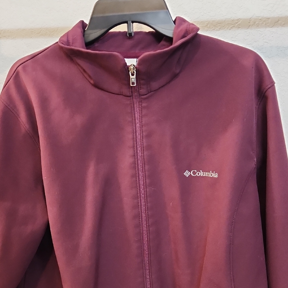 Columbia Women's Maroon Softshell Jacket